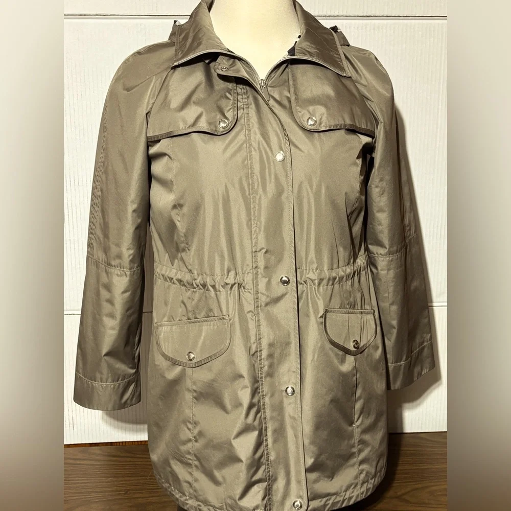 Croft & Barrow ladies XL waterproof front zip/snap hooded jacket  34”L 23” p2p